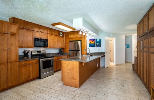 Kihei Condo | 10% OFF AUGUST 7nt stays. Remodeled Kihei Oceanfront Property, AC, Pool & BBQ