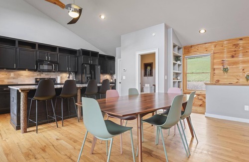 Canton House | 15 min to Asheville, Mountain Views, Fire Pit, 4BR/3.5BTH, Great Reviews!