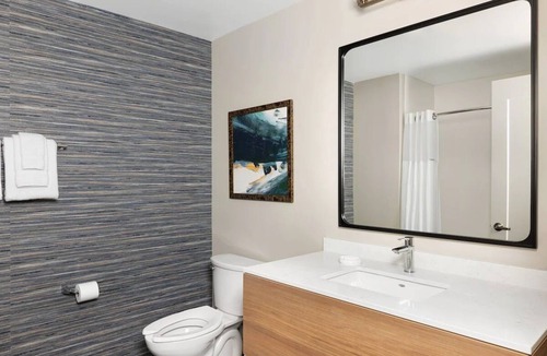 Downtown Atlanta Resort | 1BD/Atlanta - Downtown w/Rooftop Pool and Pool Bar!