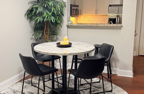 SoNo Condo | 2-bedroom condo in serene Atlanta min from Mercedes stadium & Georgia aquarium!