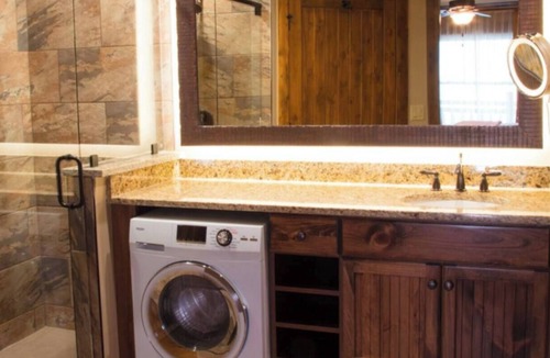 Gatlinburg Resort | 2 king suites at Westgate resorts,Gatlinburg, sleeps 8 w/spa,waterpark,minigolf