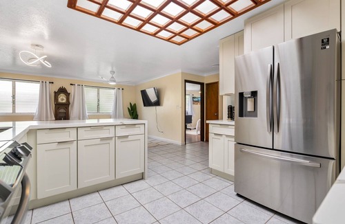 Ewa House | 2BR Walk to Ewa Beach - Upto 4 + WiFi, AC, Parking