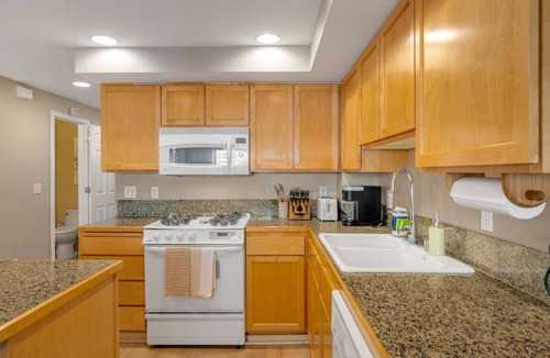 Fremont Villa | 3 Bed, 2.5 Bath Fremont Escape: Hot Tub, BBQ