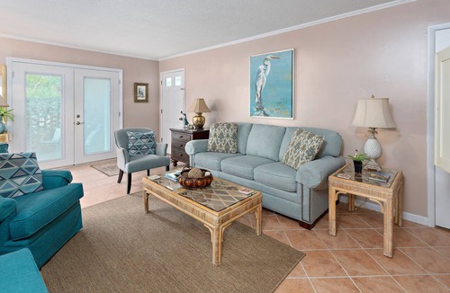 Demere Park Condo | 3 bedroom 2 bath condo. Walking to Pier/Village