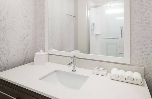 Airport North Hotel | 3 Units | Modern Suite w/Kitchenette| Pool & Gym Near MCO