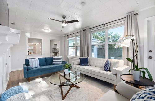 Lake Davis - Greenwood House | 3BR luxury villa w/large outdoor spaces [10min to all hospitals & downtown]