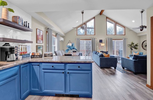 Albrightsville Ski Chalet | 4 BDR chalet w/hot tub, game room & lake access!