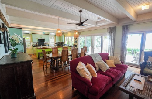 Haleiwa House | 4Bed Beachfront home near Pipeline