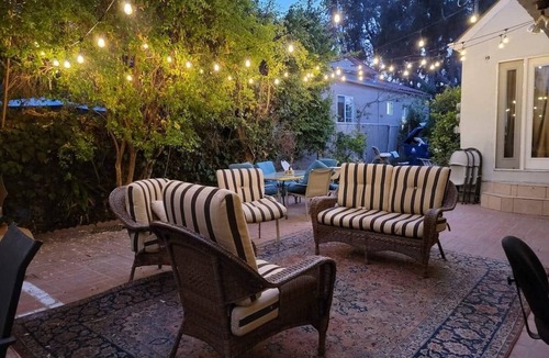 Pico - Robertson Apartment | 5 minutes to Rodeo Drive! Guest suite in safe residential neighborhood. A+