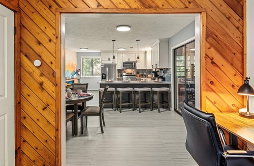 East Stroudsburg House | 5BR Natural Retreat w/Gameroom+Movie Theater+Hot Tub+Sauna