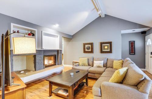 Dock Junction House | 6 Mi to Dtwn Brunswick Home with Pool and Fire Pit!