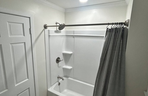 Grover House | 6 min. FROM CATAWBA 2 KINGS….QUIET REMODELED HOME PERFECT FOR COUPLES GETAWAY
