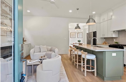 Edgewood House | A welcoming space for nurses, business travelers, and families between homes.