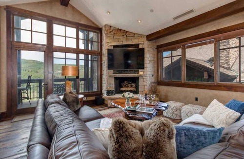 Empire Pass Condo | Abode at Arrowleaf, ski-in/ski-out, hot tub, Empire Pass retreat