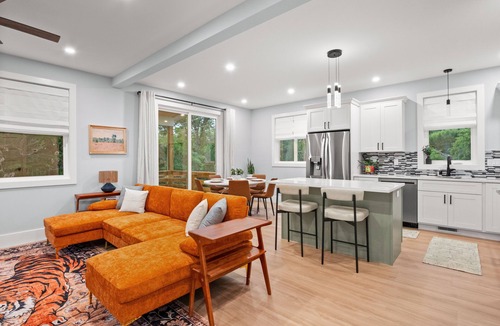 Oakley House | Airy & Stylish New Build, 4 Bedrooms, 3.5 Bathrooms, Central to all of Asheville