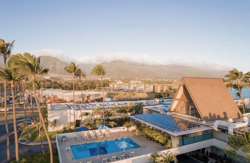 Kahului Hotel | Always a Great Idea To Unwind! 2 Comfortable Units, Outdoor Pool, Oceanfront!