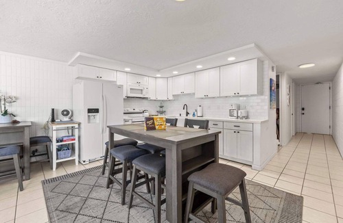 Punaluu Condo | Amazing Beachfront Condo w/AC