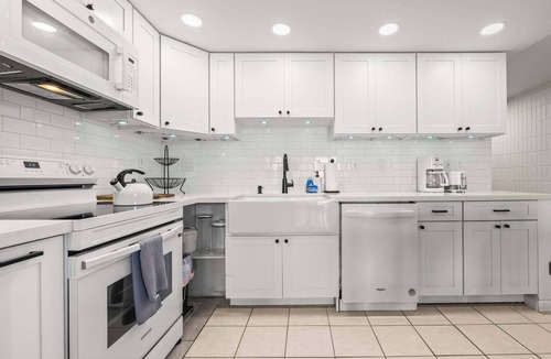 Punaluu Condo | Amazing Beachfront Condo w/AC