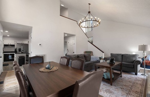 Inman House | Anchored @ Lake Bowen - Family & Pet Friendly Home