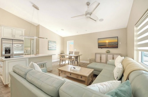 Bradenton Beach House | Anna Maria Island Luxury Beach Retreat with Heated Pool, Spa & Outdoor Kitchen | Steps to Gulf Beaches | All Bedrooms Ensuite