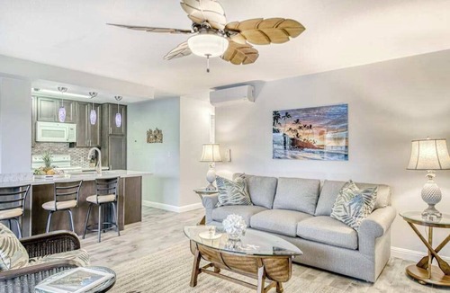 Hanamaulu Condo | August Sale - Renovated Oceanfront Lihue Condo with AC, Lanai & Pool