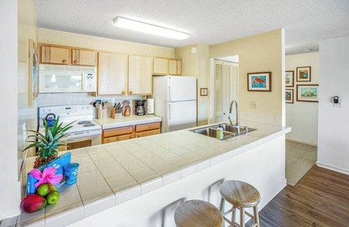 Hanamaulu Condo | August sale! Water-View 3rd-Floor Lihue Condo with Pool, Steps to Beach