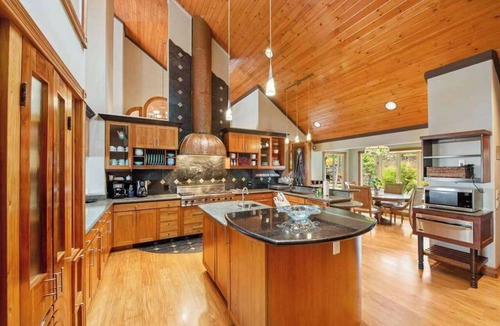 Honaunau-Napoopoo House | August Special! Gather Everyone at a Captain Cook Infinity Pool