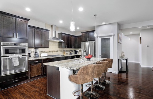 North Creek House | B16: Henna Villa: Corner lot, fenced, main w BR bath