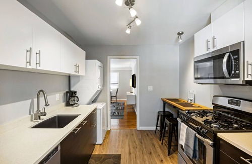 Brookwood Apartment | (B1bH) Great Location, Peaceful Condo Near Peachtree Street