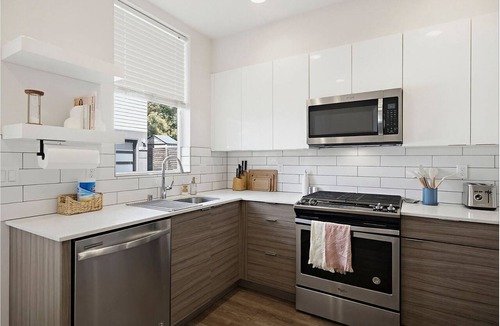 West Woodland House | Ballard Rooftop 3BR Modern Townhome