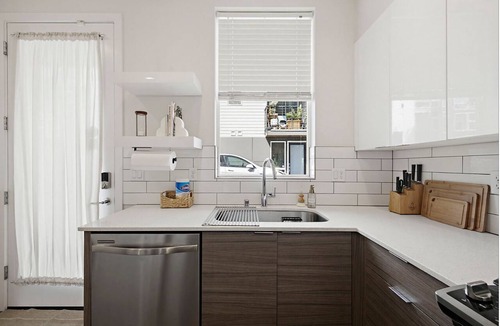 West Woodland House | Ballard Rooftop 3BR Modern Townhome