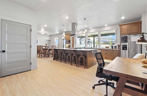 Caldwell House | Barndominium Retreat in Caldwell | Sleeps 14 | RV Bay + Pickleball
