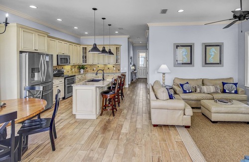 Hollywood Beach House | Beach Estate w Guest House 1 BLK from Beach Private Pool, Bch Chair Svc INCL