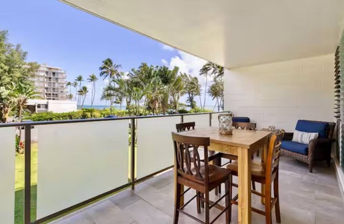 Punaluu Condo | Beach Front Condo-Everything you can dream of for a Hawaiian getaway is here!