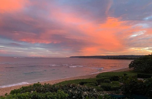 Kahuku House | Beach Front Stunner- 4 Bedroom 4 Bath