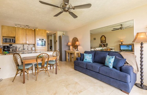 Maalaea Condo | Beachfront condo with ocean views, pool and hot tub summer deals