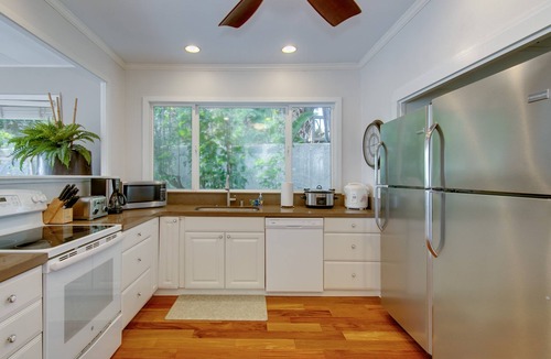 Hawaii Loa Ridge House | Beachfront | Hot Tub | A/C | BBQ | Honolulu |5-7 NIGHT STAYS PERMITTED