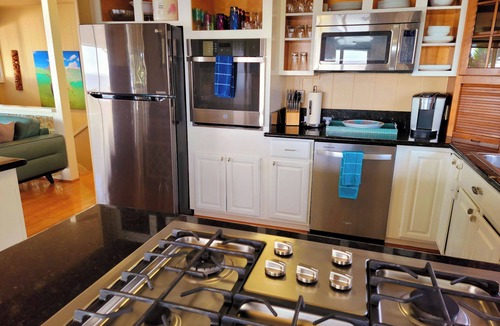 Punaluu House | BEACHFRONT Luxe. Swim with turtles! private gated 4 bed/3 bath garage central AC