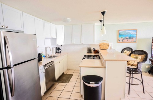 Punaluu Condo | Beachfront PENTHOUSE w/Views & A/C!