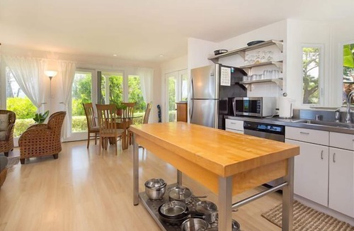 Haleiwa House | Beachfront | Sunsets & Sea Turtles - Fall 2022 rate $8700/mt