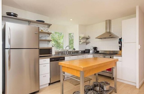 Haleiwa House | Beachfront | Sunsets & Sea Turtles - Fall 2022 rate $8700/mt