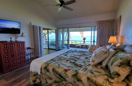 Kaanapali Resort | Beachfront unit with Everlasting Memories, Select dates to see discounted rates!