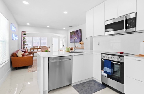 Croissant Park House | Beautiful 3-bedroom house with AC in Fort Lauderdale near Beach,Downtown,Airport