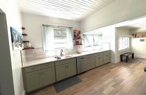 Chiefland House | Beautiful 3-bedroom home in charming Chiefland, close to the springs and gulf.