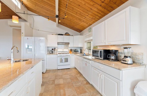 Kona Palisades House | Beautiful 6-bedroom house with panolamic sea view in charming Kailua-Kona.