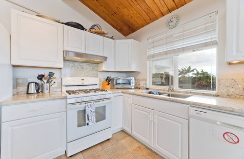 Kona Palisades House | Beautiful 6-bedroom house with panolamic sea view in charming Kailua-Kona.