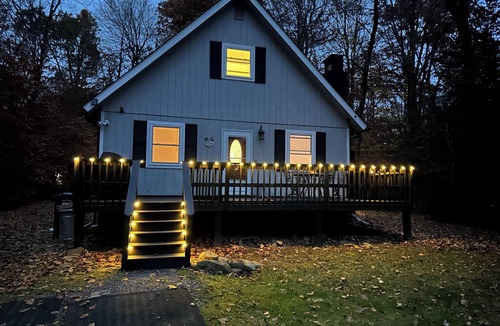 Tobyhanna Ski Chalet | Beautiful & cozy chalet in the Pocono Mountains awaits! Discover all-season fun!