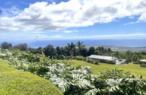 Kailua-Kona Apartment | Beautiful Hawaiian Paradise Studio with stunning coastal views
