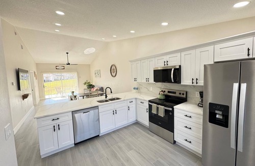 Meadow Woods Villa | Beautiful renovated house 20min from Disney - Universal - Seaworld