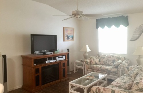 Sunset Pointe Villa | Beautiful Villa close to Lake Sumter Landing! WiFi Included!